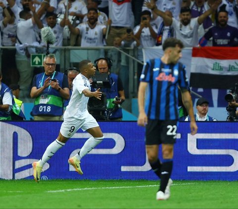 FOTO: Debut Gemilang Kylian Mbappe di Real Madrid Sukses Cetak Gol dan Angkat Trofi Juara Piala Super Eropa 2024