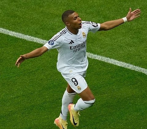 FOTO: Debut Gemilang Kylian Mbappe di Real Madrid Sukses Cetak Gol dan Angkat Trofi Juara Piala Super Eropa 2024