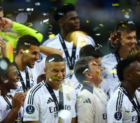 FOTO: Debut Gemilang Kylian Mbappe di Real Madrid Sukses Cetak Gol dan Angkat Trofi Juara Piala Super Eropa 2024