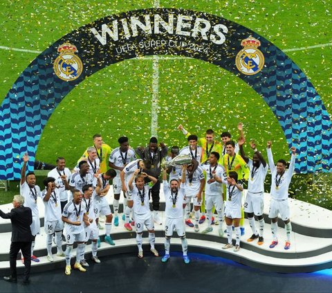 FOTO: Debut Gemilang Kylian Mbappe di Real Madrid Sukses Cetak Gol dan Angkat Trofi Juara Piala Super Eropa 2024