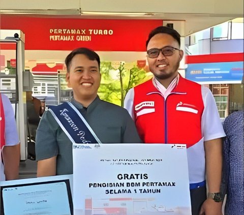 Due to Heroic Action at the Gas Station, Sidoarjo Man Receives Free Pertamax Fuel for a Year