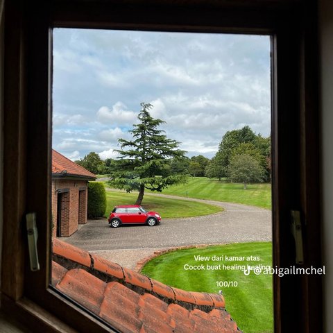 Punya helipad pribadi, rumah nenek Abigail Morris di Inggris ini curi perhatian.