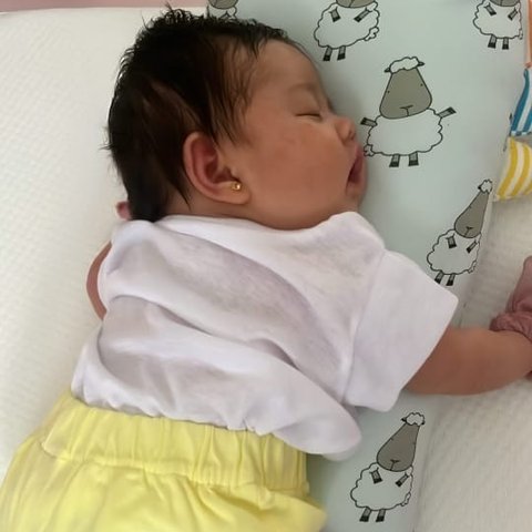 Foto-foto Terbaru Baby Gabriella Anak Denny Sumargo dan Olivia Allan, Potret saat Tidur Gemesin Banget!