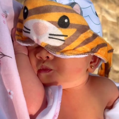 Foto-foto Terbaru Baby Gabriella Anak Denny Sumargo dan Olivia Allan, Potret saat Tidur Gemesin Banget!