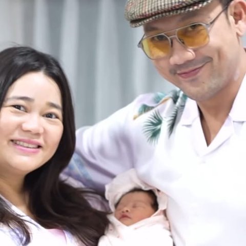 Foto-foto Terbaru Baby Gabriella Anak Denny Sumargo dan Olivia Allan, Potret saat Tidur Gemesin Banget!