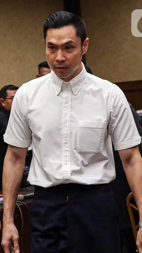 Sleek and Stylish Hair, Here’s a Photo of Harvey Moeis Wearing a Rp7 Million Shirt at the Tin Corruption Trial