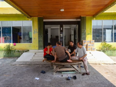 FOTO: Potret Kondisi Pencari Suaka yang Masih Bertahan di Kalideres Jalani Usaha Roti hingga Jadi Tukang Cukur