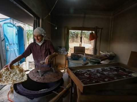 FOTO: Potret Kondisi Pencari Suaka yang Masih Bertahan di Kalideres Jalani Usaha Roti hingga Jadi Tukang Cukur