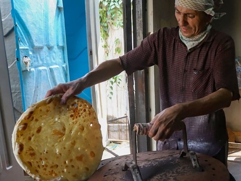 FOTO: Potret Kondisi Pencari Suaka yang Masih Bertahan di Kalideres Jalani Usaha Roti hingga Jadi Tukang Cukur