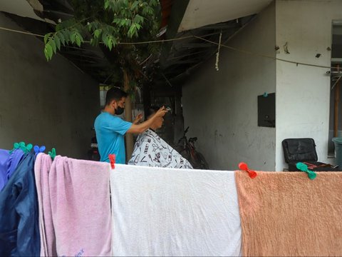 FOTO: Potret Kondisi Pencari Suaka yang Masih Bertahan di Kalideres Jalani Usaha Roti hingga Jadi Tukang Cukur