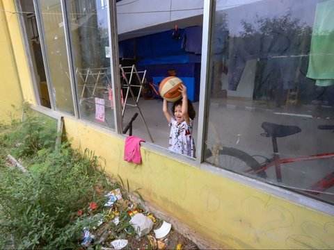 FOTO: Potret Kondisi Pencari Suaka yang Masih Bertahan di Kalideres Jalani Usaha Roti hingga Jadi Tukang Cukur