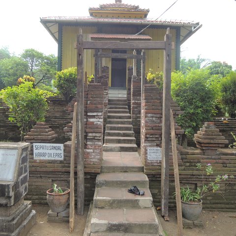 Kompleks Makam Tegal Arum