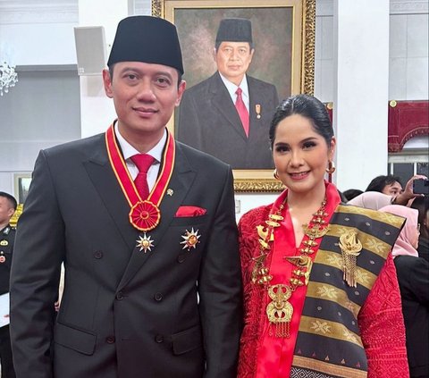 Annisa Pohan Hadiri Anugerah Bintang Mahaputra Nararya Bersama AHY, 8 Potret Cantik dengan Kebaya Merah & Kain Ulos