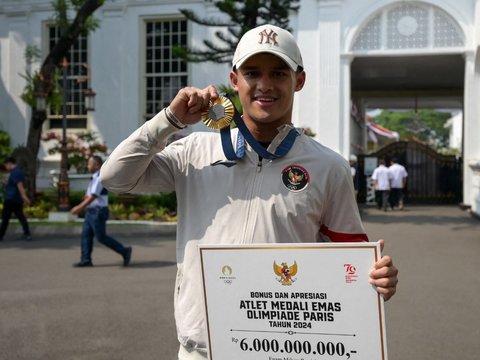 FOTO: Momen Jokowi Berikan Bonus Miliaran Rupiah Pada Atlet Peraih Medali Olimpiade Paris 2024 di Istana Merdeka