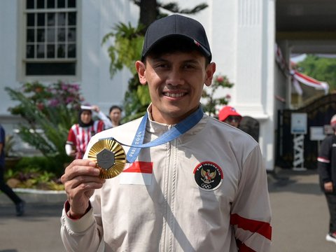 FOTO: Momen Jokowi Berikan Bonus Miliaran Rupiah Pada Atlet Peraih Medali Olimpiade Paris 2024 di Istana Merdeka