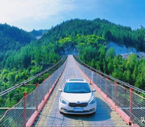 The Most Scary Suspension Bridge in the World