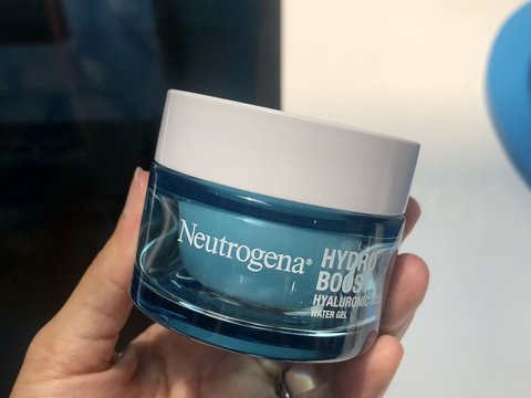 Pelembap: Neutrogena Hydro Boost Water Gel<br>