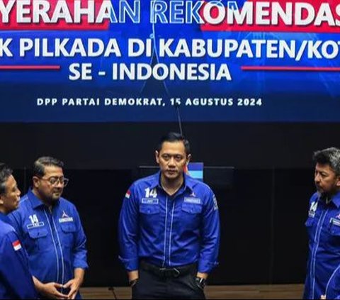 FOTO: Momen AHY Serahkan Surat Rekomendasi Partai Demokrat untuk Puluhan Bakal Calon Kepala Daerah di Pilkada 2024