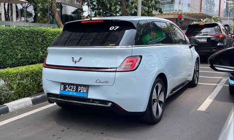 Mengemudikan Wuling Cloud EV: Pengalaman di Kemacetan, Jalan Tol, dan Pegunungan