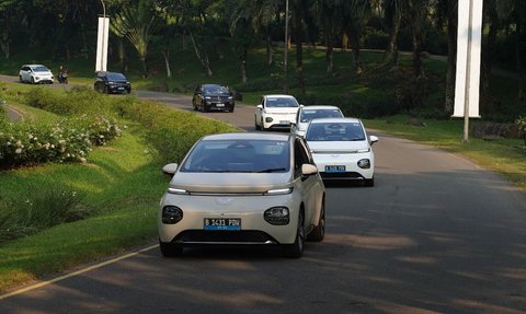 Mengemudikan Wuling Cloud EV: Pengalaman di Kemacetan, Jalan Tol, dan Pegunungan