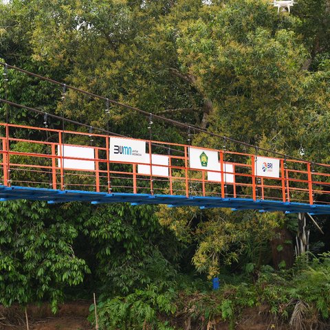 Bangun Jembatan Gantung, BRI Bantu Mobilitas Warga dan Dorong Ekonomi Masyarakat Desa