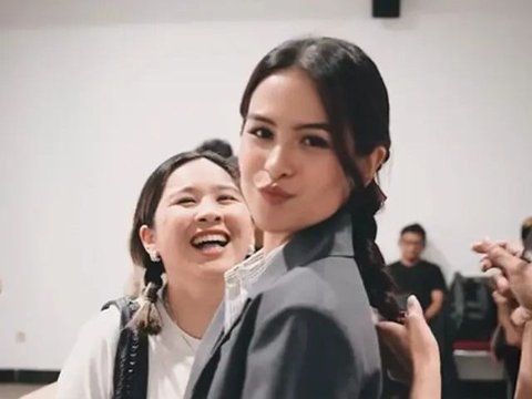 7 Potret Cantik Maudy Ayunda saat Datang ke Kampus Unsoed, Gaya Stylish di Depan Mahasiswa Baru Langsung Mencuri Perhatian