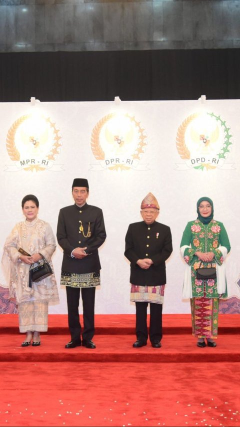 FOTO: Gaya Presiden Jokowi Berbusana Adat Betawi di Sidang Tahunan MPR