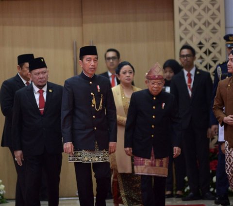 FOTO: Gaya Presiden Jokowi Berbusana Adat Betawi di Sidang Tahunan MPR