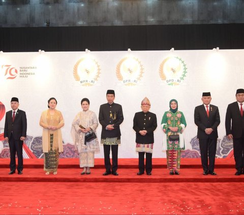 FOTO: Gaya Presiden Jokowi Berbusana Adat Betawi di Sidang Tahunan MPR