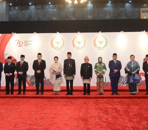 FOTO: Gaya Presiden Jokowi Berbusana Adat Betawi di Sidang Tahunan MPR