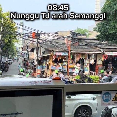 Naik Bis hingga LRT, Perjalanan Pria Bekerja dari Cianjur ke Jakarta Ini Curi Perhatian