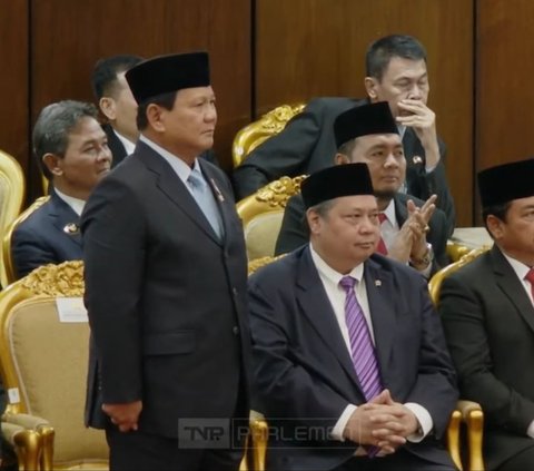 FOTO: Pidato Jokowi di Gedung DPR Diwarnai Aksi Prabowo Beri ‘Hormat’