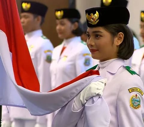 Portrait of Violetha Agryka Siantura, the Beautiful Paskibraka Who Became the Ceremony Leader for the Paskibraka Inauguration at IKN