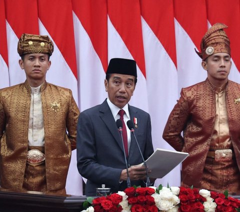 Presiden Joko Widodo atau Jokowi menyampaikan pidato dalam Sidang Paripurna DPR RI Masa Persidangan I DPR Tahun Sidang 2024-2025 di Ruang Nusantara Gedung DPR, Senayan, Jakarta, Jumat (16/8/2024). Pidato Jokowi terkait Keterangan Pemerintah atas RUU tentang APBN Tahun Anggaran 2025 beserta Nota Keuangannya turut disaksikan Presiden terpilih Prabowo Subianto. Foto: dok. DPR RI