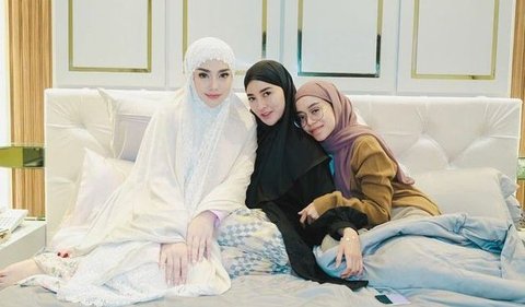 Ummi Pipik juga mendoakan agar Celine terus istiqamah belajar tentang Islam.<br>