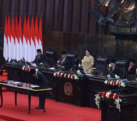 FOTO: Disaksikan Prabowo, Jokowi Pidato RAPBN Singgung Keberlanjutan Pembangunan IKN hingga Makan Bergizi Gratis