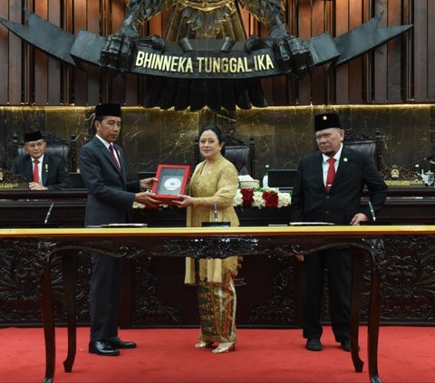 FOTO: Disaksikan Prabowo, Jokowi Pidato RAPBN Singgung Keberlanjutan Pembangunan IKN hingga Makan Bergizi Gratis