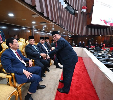 FOTO: Disaksikan Prabowo, Jokowi Pidato RAPBN Singgung Keberlanjutan Pembangunan IKN hingga Makan Bergizi Gratis