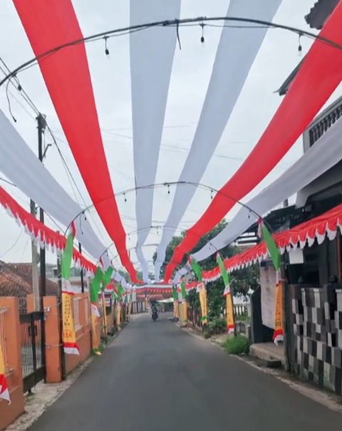 Viral Penampakan Jalanan Tasikmalaya Ini Dihiasi dengan Bendera Merah Putih, Bikin Takjub Warganet