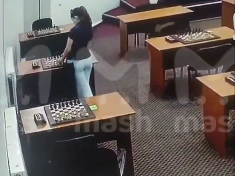 Moments of Chess Player Poisoning Opponent Captured by CCTV, Chessboard Sprinkled with Mercury Before Match