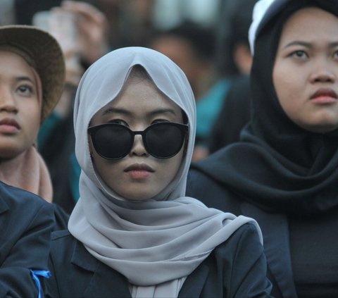 FOTO: Demo Mahasiswa Saat Sidang Tahunan di Gedung DPR Diwarnai Aksi Saling Dorong dengan Polisi