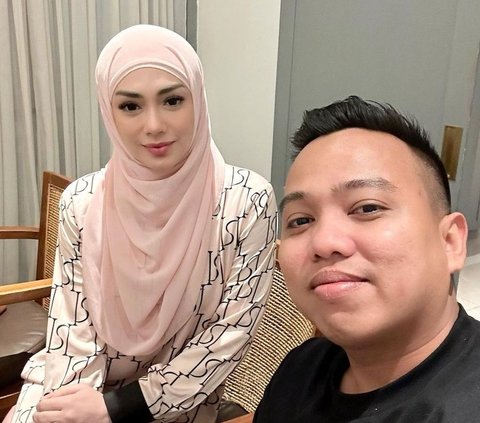 Official Convert! 8 Photos of Celine Evangelista Looking More Beautiful in Hijab, Like a Living Barbie