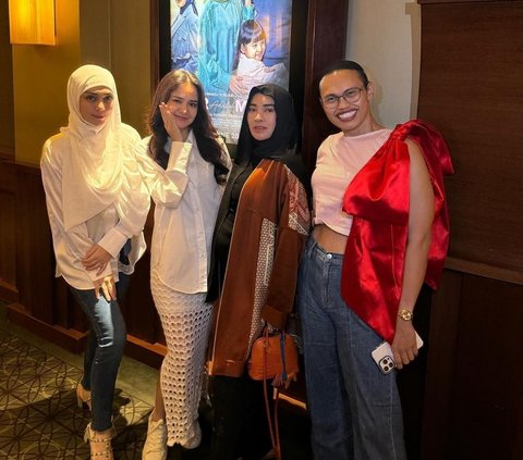 Official Convert! 8 Photos of Celine Evangelista Looking More Beautiful in Hijab, Like a Living Barbie