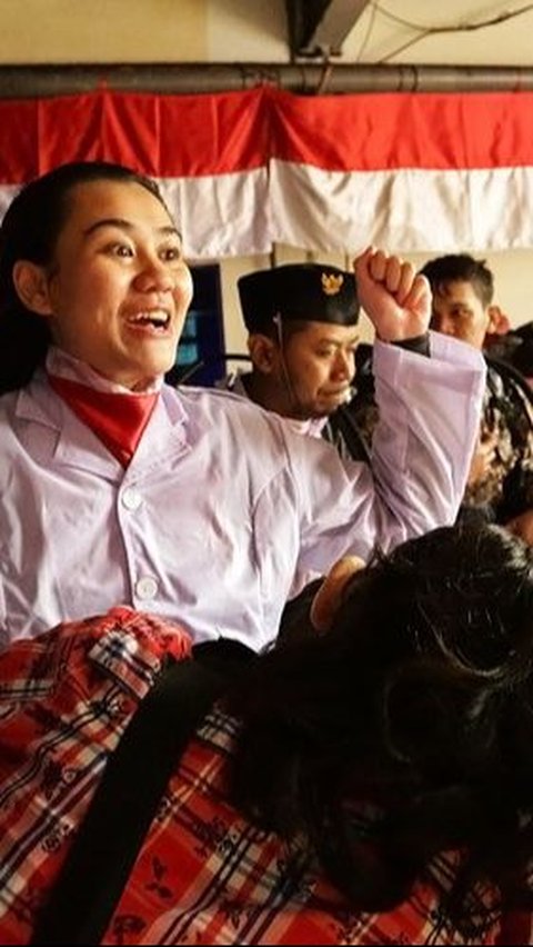 Momen Aaliyah Massaid saat Mengibarkan Bendera Merah Putih di Dalam Air Lima Tahun Lalu<br>