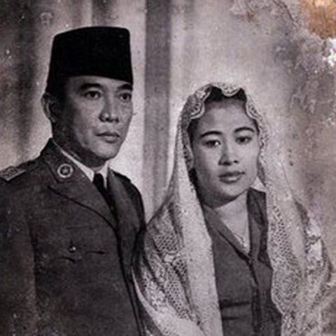 Terungkap Sosok Wanita Berkerudung di Tengah Proklamasi 17 Agustus 1945