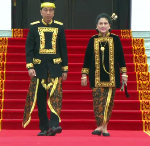Jokowi dan Iriana pakai Baju Kustim