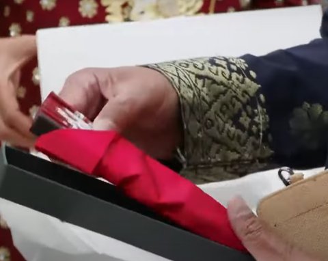 Ada Lampu Meja Motif Garuda hingga Kain Batik, Intip Souvenir yang Didapati Tamu Undangan HUR ke-79 RI di IKN