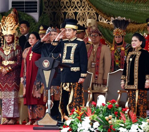 Presiden Joko Widodo atau Jokowi memimpin Upacara Peringatan Detik-Detik Proklamasi Kemerdekaan RI di Istana Negara, Ibu Kota Nusantara (IKN), Penajam Paser Utara, Kalimantan Timur, Sabtu (17/8/2024). Upacara peringatan Detik-Detik Proklamasi Kemerdekaan RI yang menjadi puncak peringatan HUT ke-79 Kemerdekaan RI dipusatkan di IKN. Foto: REUTERS/Willy Kurniawan