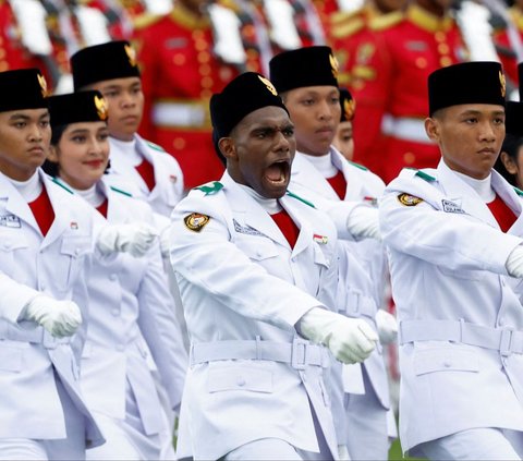 FOTO: Suasana Upacara HUT Kemerdekaan RI Pertama Kali di IKN, Penuh Khidmat dan Diwarnai Dentuman Meriam