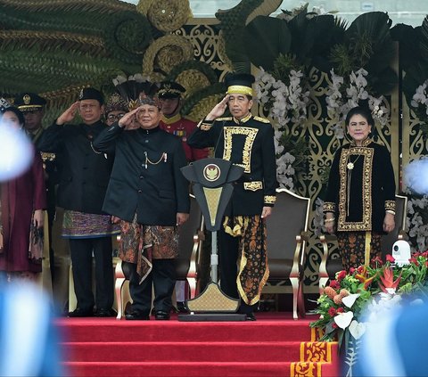 FOTO: Potret Jokowi dan Prabowo Duduk Berdampingan Saat Upacara HUT Kemerdekaan RI di IKN